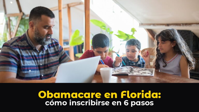 Padre en la mesa de la cocina trabajando en su laptop mientras sus tres hijos hacen tareas a su lado, sobre el texto: Obamacare en Florida: cómo inscribirse en 6 pasos.